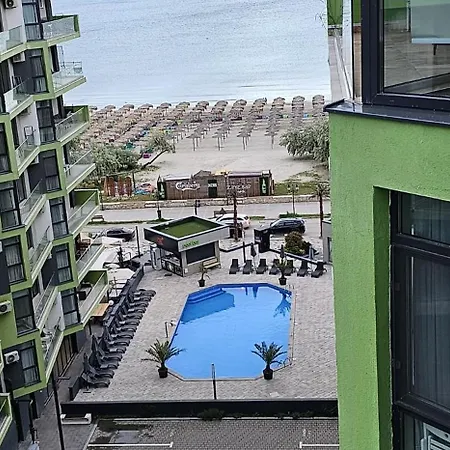 Apartmán Azizi - Pool & Prima Linie La Plaja *