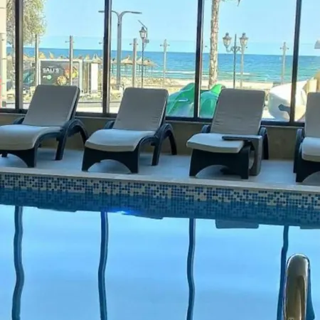 Azizi - Pool & Prima Linie La Plaja Apartmán Năvodari