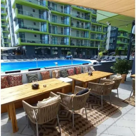 Apartmán Azizi - Pool & Prima Linie La Plaja *