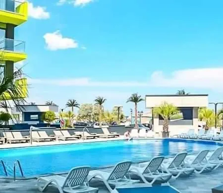 Azizi - Pool & Prima Linie La Plaja Apartmán Năvodari