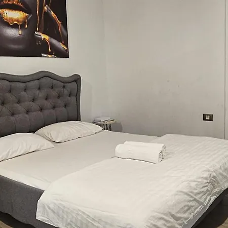 Azizi - Pool & Prima Linie La Plaja Apartmán *