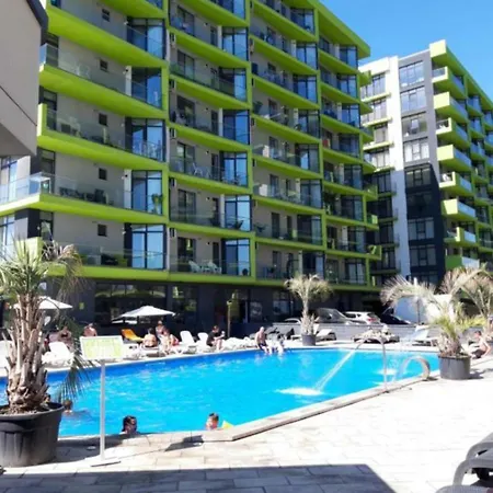 Azizi - Pool & Prima Linie La Plaja Apartmán *