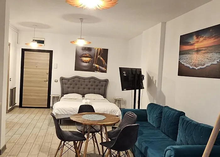 Azizi - Pool & Prima Linie La Plaja * Navodari