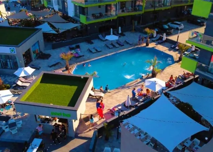 Apartment Azizi - Pool & Prima Linie La Plaja *