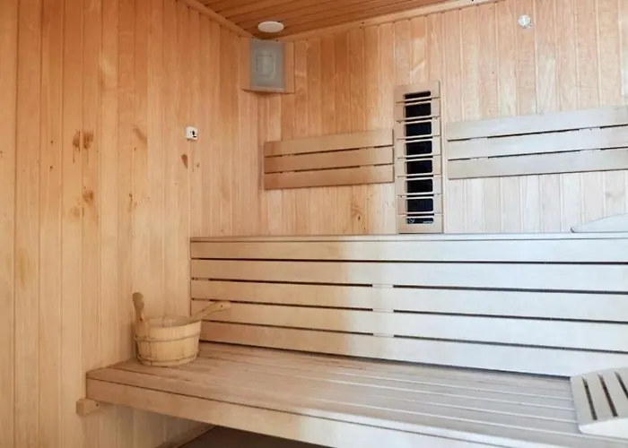 Azizi - Pool & Prima Linie La Plaja Apartment Navodari