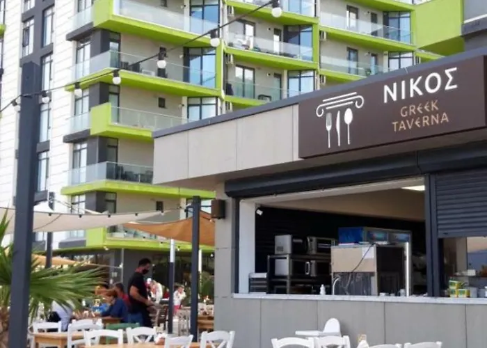 Azizi - Pool & Prima Linie La Plaja Navodari