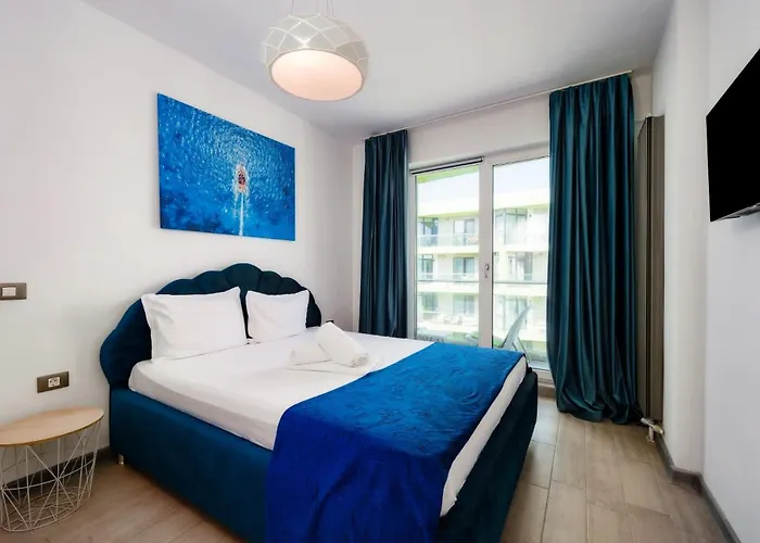 Azizi - Pool & Prima Linie La Plaja Apartment *